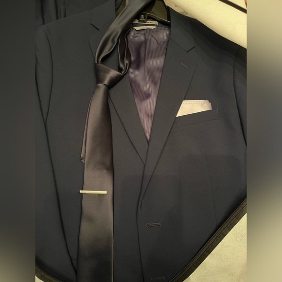 Le chateau men’s suit - Picture 5 of 11